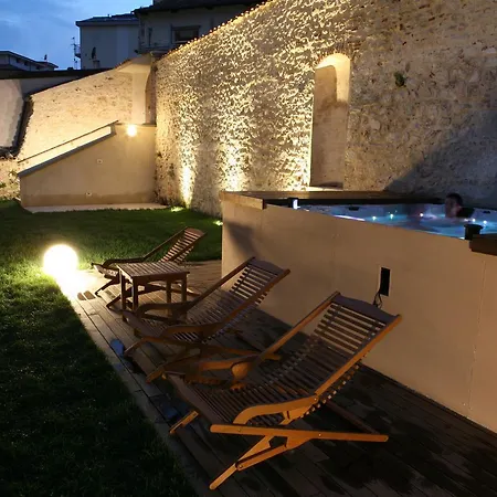 Palazzo Rustici Charme & Garden 라킬라