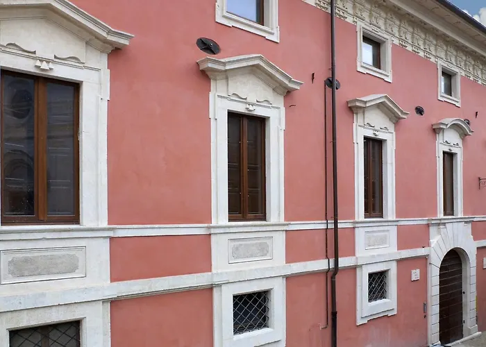 Palazzo Rustici Charme & Garden 3* 拉奎拉